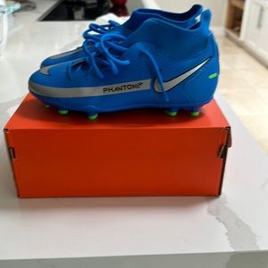 Nike Brand new in box JR phantom GT Club DF .